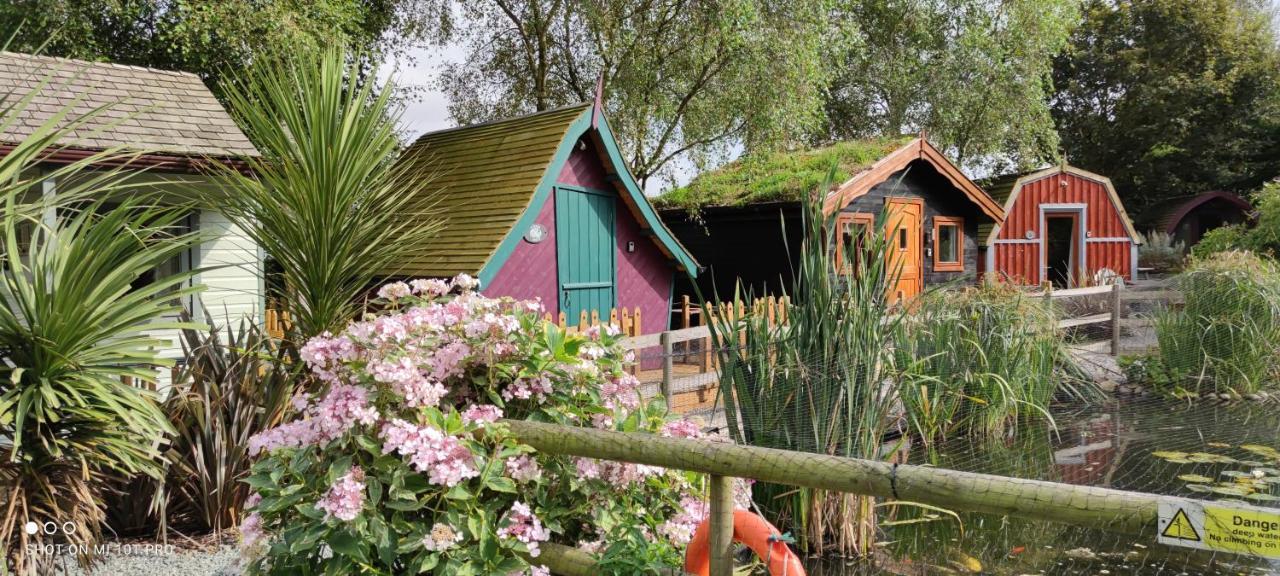 Seaways Glamping, Redwood Apartment Driffield Exterior photo