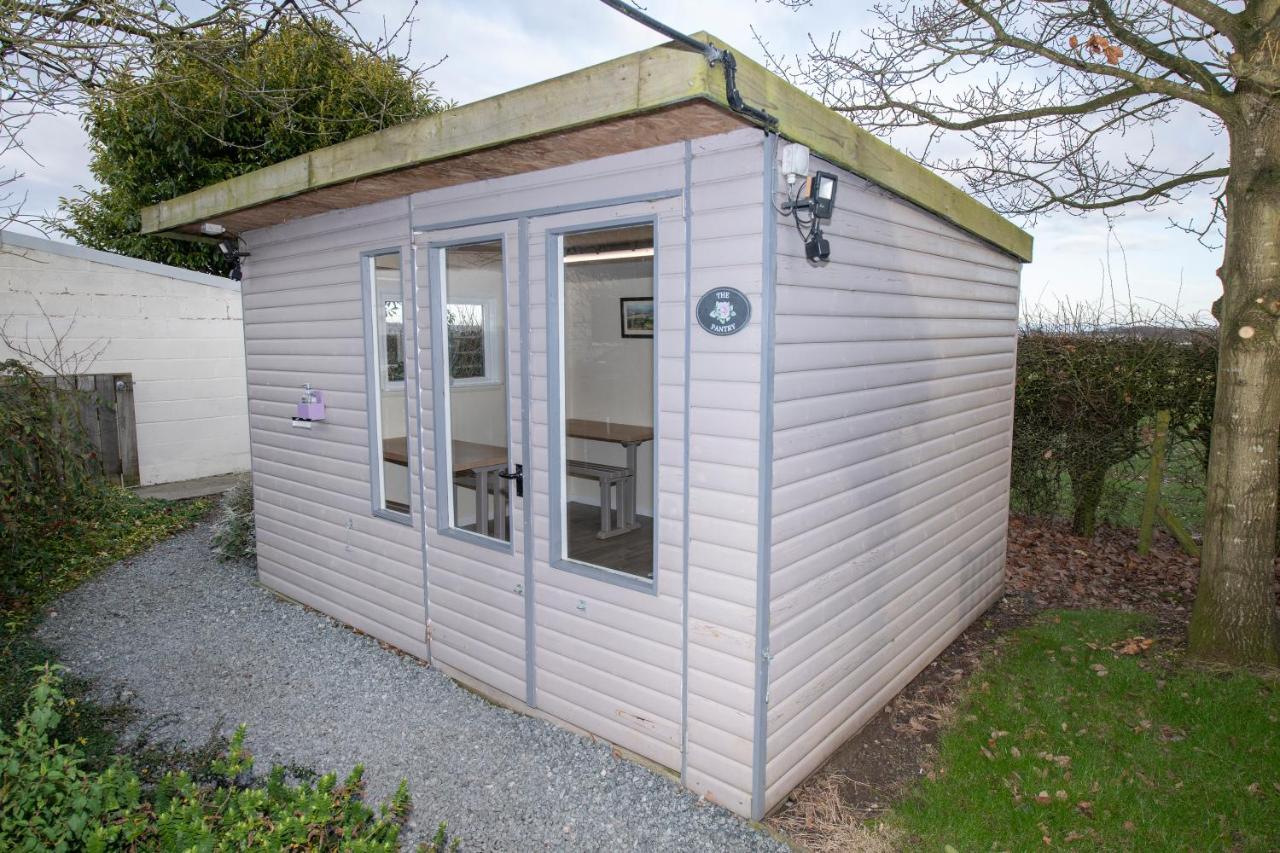 Seaways Glamping, Redwood Apartment Driffield Exterior photo